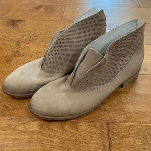 Joy Wendel beige suede Leather ankle boots back zip sz 8